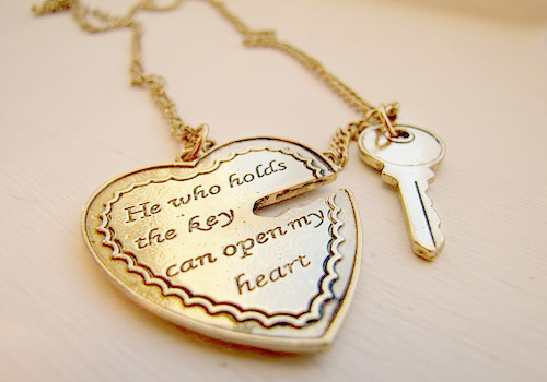 accessories-heart-key-kiss-love-Favim.com-308507